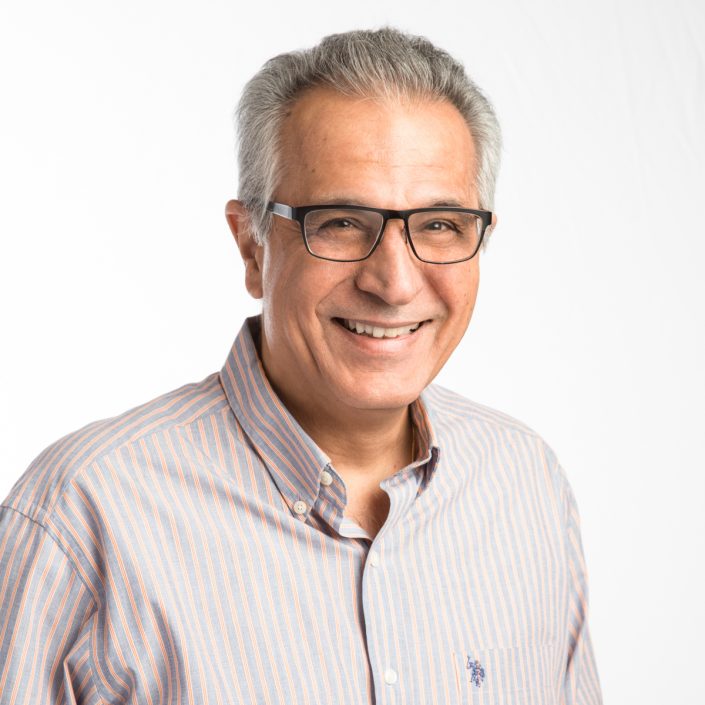 tradeshow headshot male with glasses LinkedIn headshots 0O7C1903